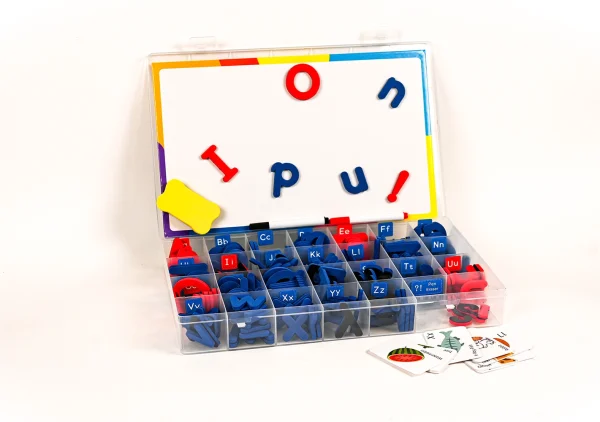 MAGNETIC LETTERS_1 Magnetické písmenká v kufríku s tabuľou
