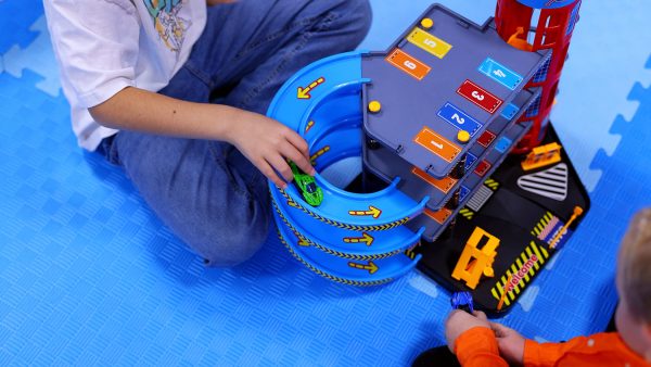 City parking - viacposchodové parkovisko s autíčkami